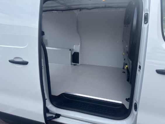 Vehicle image 10 Vehicle image 10