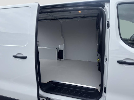 Vehicle image 9 Vehicle image 9