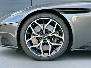 Vehicle image ASTON MARTIN DB11 Volante 4.0 V8 Bi-Turbo