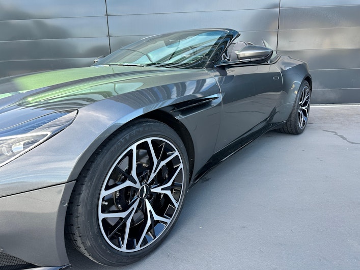 Vehicle image ASTON MARTIN DB11