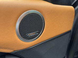 Vehicle image LAND ROVER Discovery 3.0 SDV6 HSE Luxury