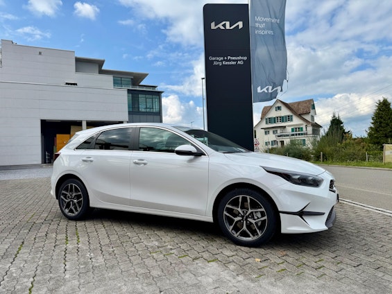 First vehicle image First vehicle image