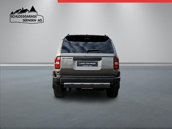 Vehicle image 5 Vehicle image 5