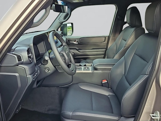 Vehicle image 8 Vehicle image 8