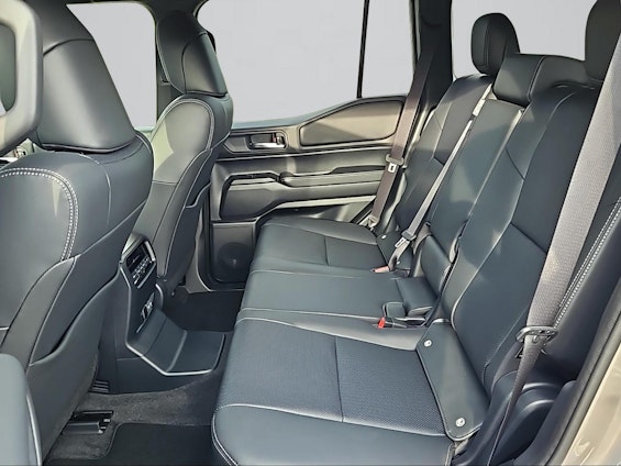 Vehicle image 9 Vehicle image 9