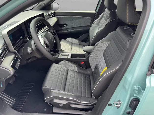 Renault R4 E-Tech Comfort Range iconic