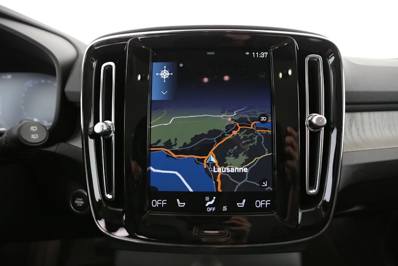 Vehicle image VOLVO XC40