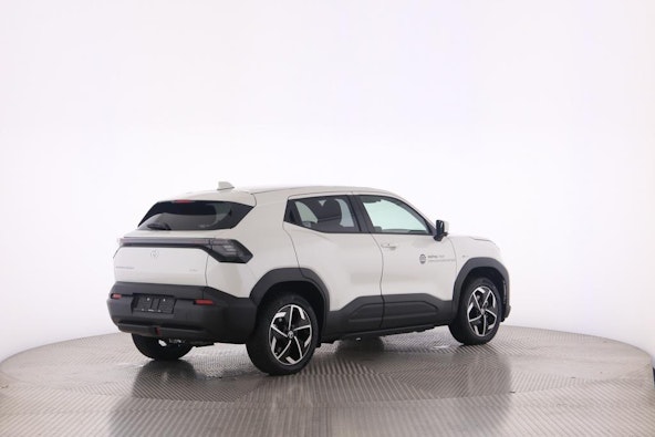 Vehicle image 18 Vehicle image 18