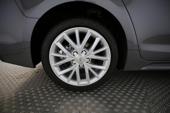 Vehicle image 13 Vehicle image 13