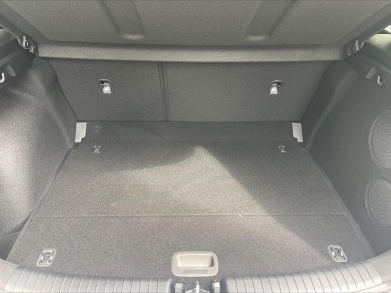 Vehicle image 14 Vehicle image 14