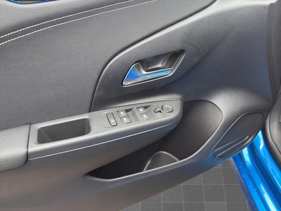 Vehicle image 9 Vehicle image 9