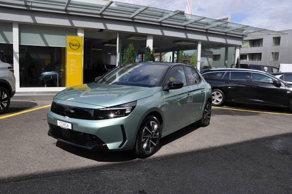 First vehicle image