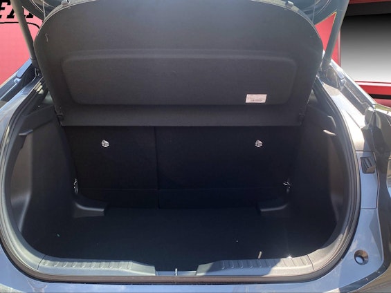 Vehicle image 6 Vehicle image 6