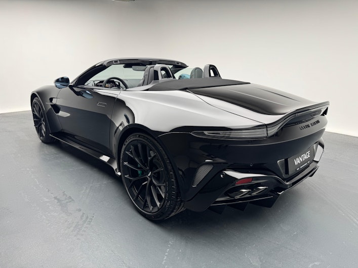 Vehicle image ASTON MARTIN V12 Vantage