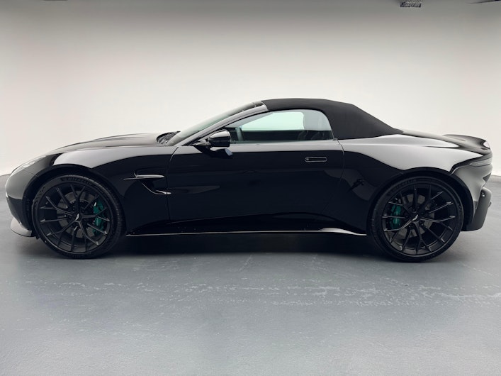 Vehicle image ASTON MARTIN V12 Vantage