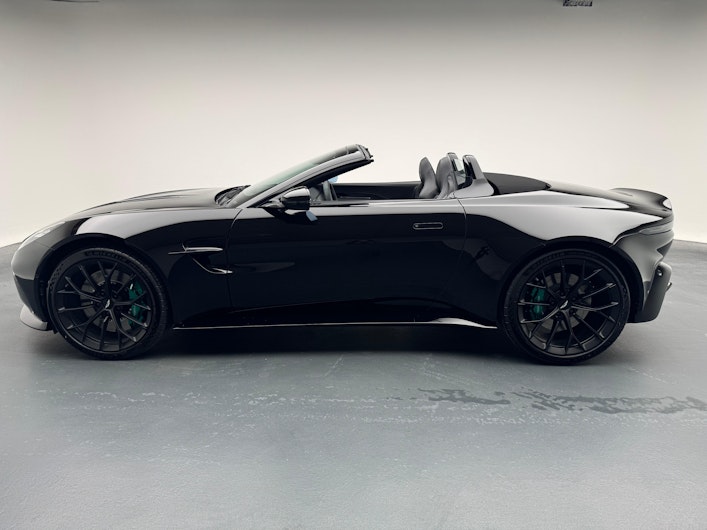 Vehicle image ASTON MARTIN V12 Vantage