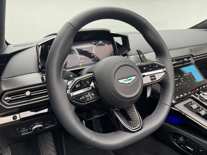 Vehicle image ASTON MARTIN V12 Vantage