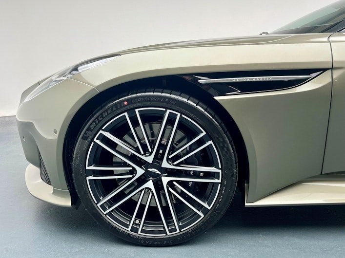 Vehicle image ASTON MARTIN DB12