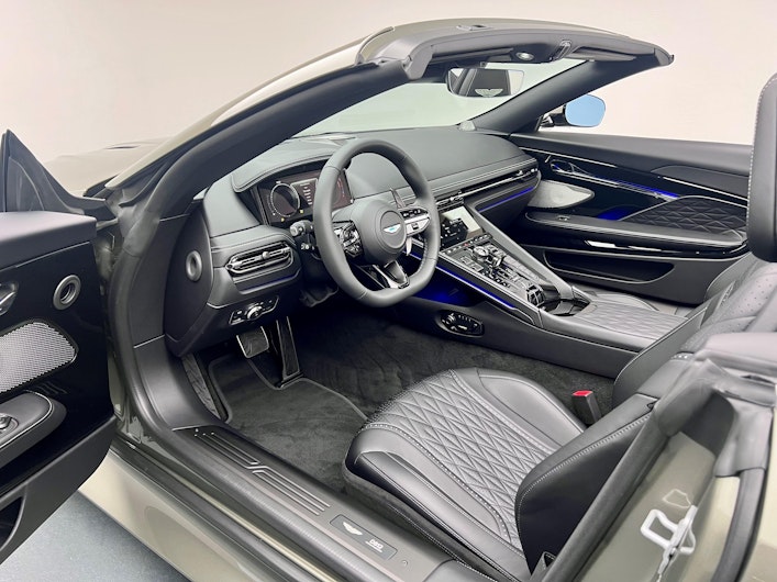 Vehicle image ASTON MARTIN DB12