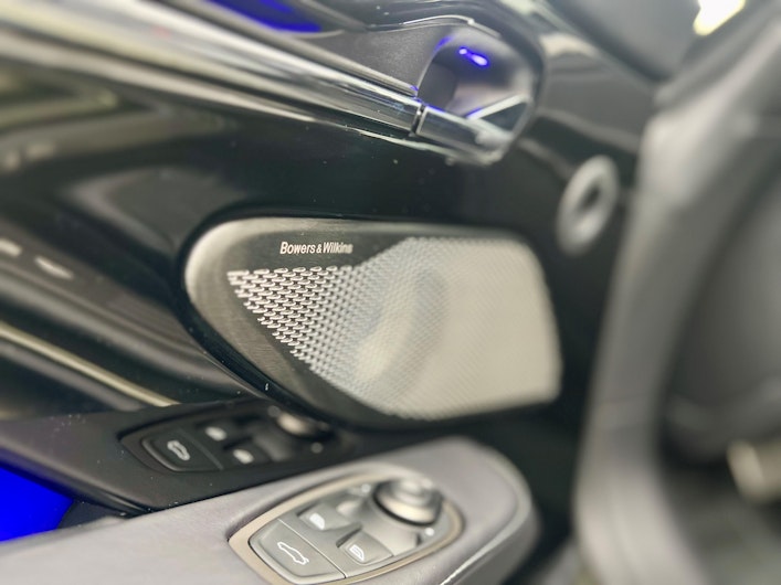 Vehicle image ASTON MARTIN DB12