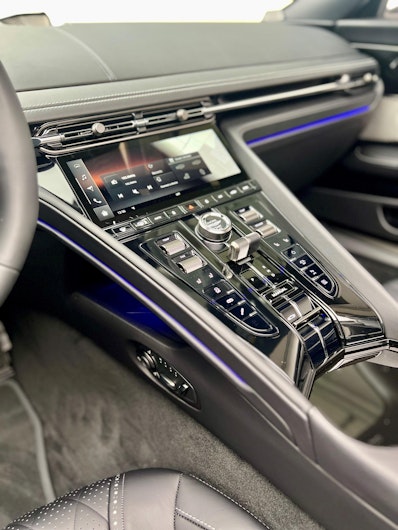 Vehicle image ASTON MARTIN DB12