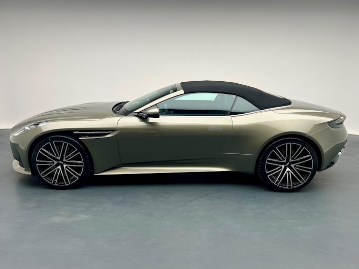 Vehicle image ASTON MARTIN DB12
