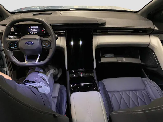 Ford Explorer Extended Range Premium RWD