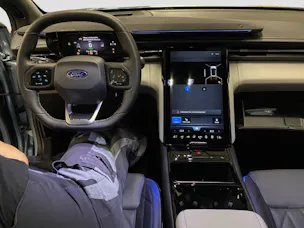 Ford Explorer Extended Range Premium RWD