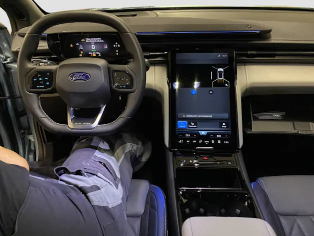 Ford Explorer Extended Range Premium RWD