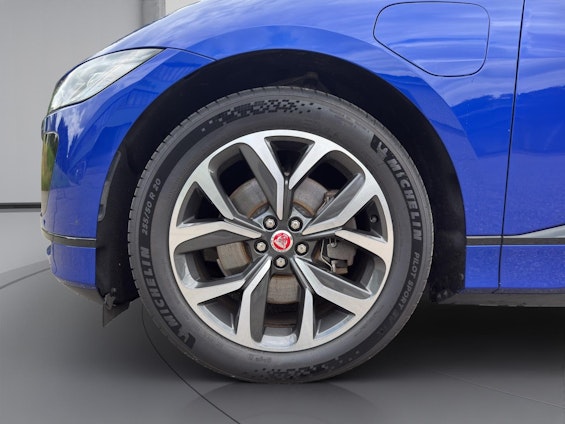 Vehicle image 17 Vehicle image 17