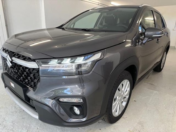 First vehicle image
