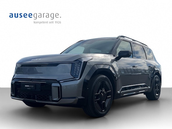 First vehicle image