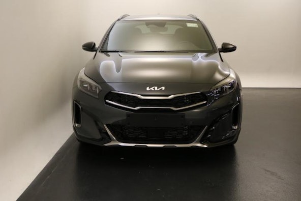 First vehicle image