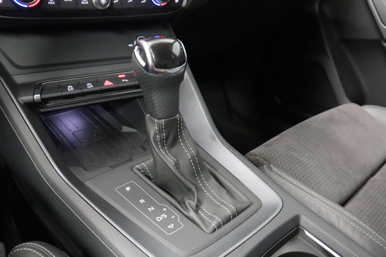 Vehicle image AUDI Q3