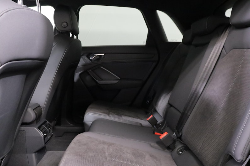 Vehicle image AUDI Q3