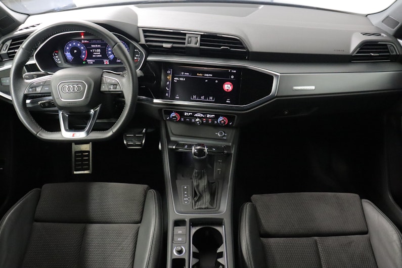 Vehicle image AUDI Q3