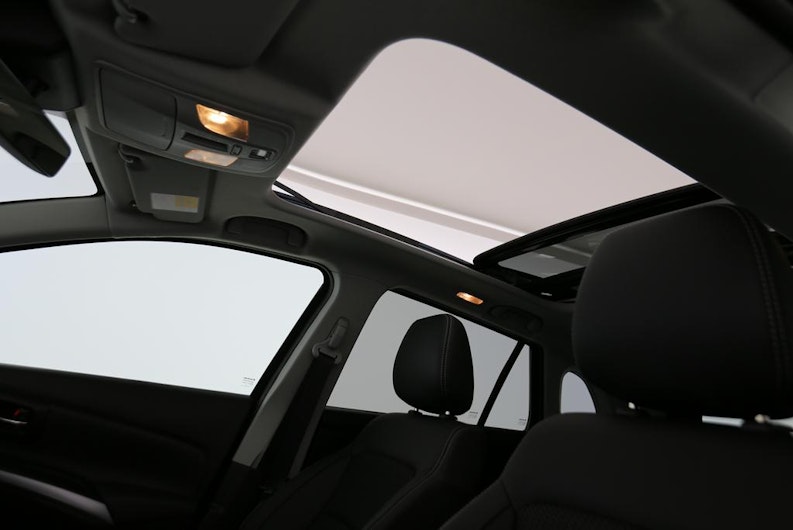 Vehicle image SUZUKI S-CROSS