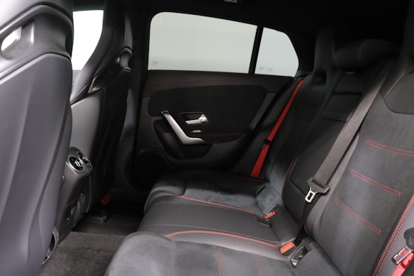 MERCEDES-BENZ CLA 35 AMG 4matic Shooting Brake 3