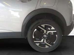 Peugeot 2008 1.2 Hybrid Allure Premium