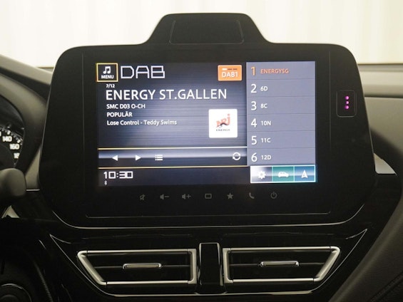 Vehicle image 10