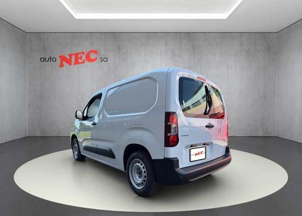 Vehicle image 4 Vehicle image 4