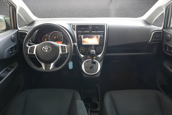 Vehicle image 6