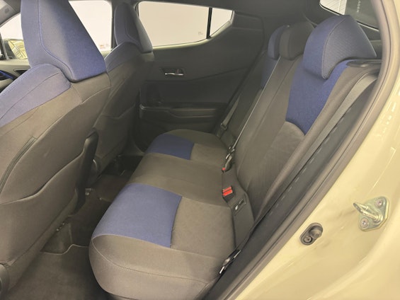 Vehicle image 9 Vehicle image 9