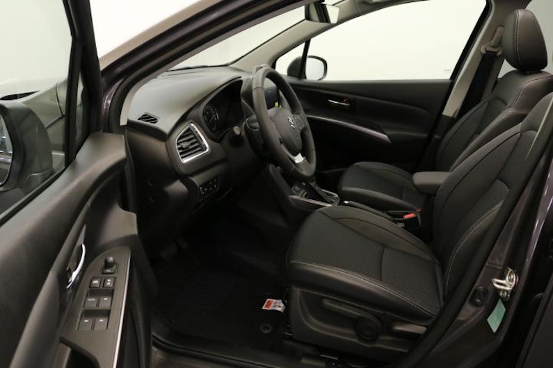 Vehicle image SUZUKI S-CROSS