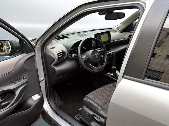 Vehicle image 4 Vehicle image 4