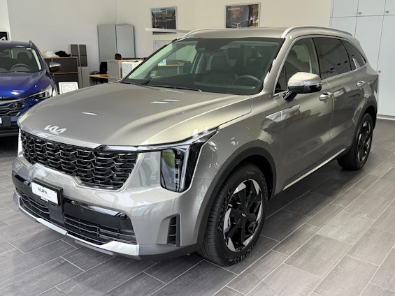 First vehicle image