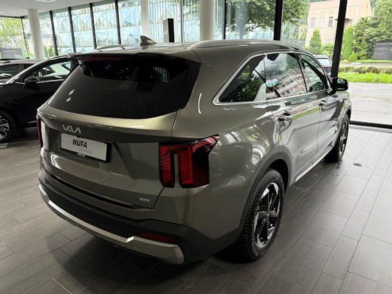 Vehicle image 4 Vehicle image 4