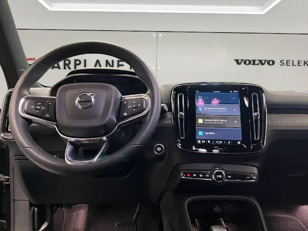 Volvo XC40 2.0 B3 MH Plus Dark