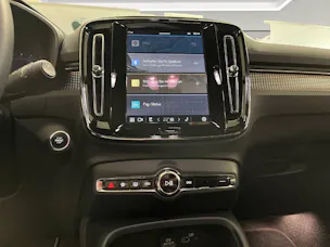 Volvo XC40 2.0 B3 MH Plus Dark