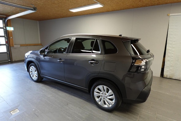 Vehicle image 10